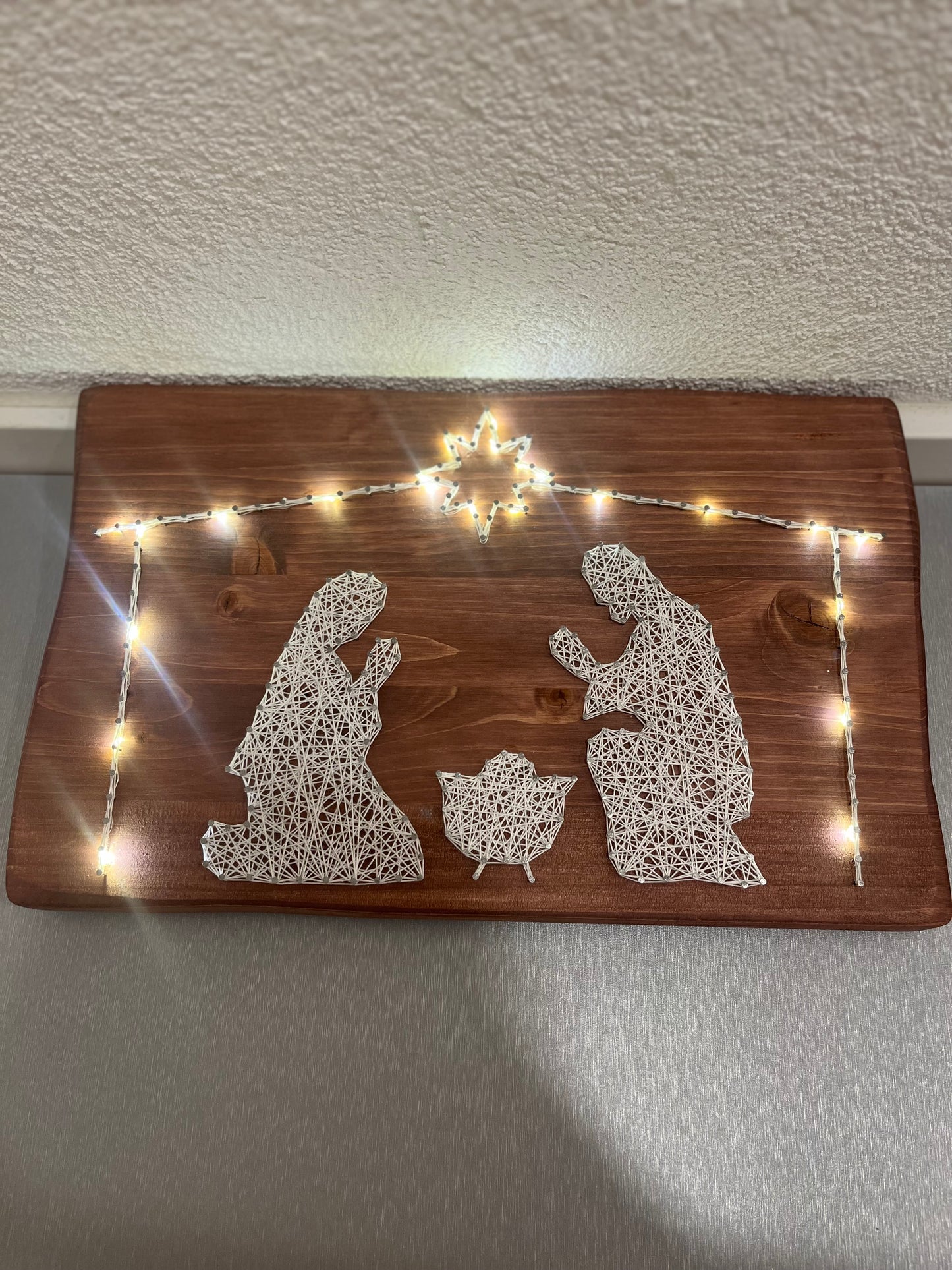 String Art "Krippe" auf Holz - Fadenbild