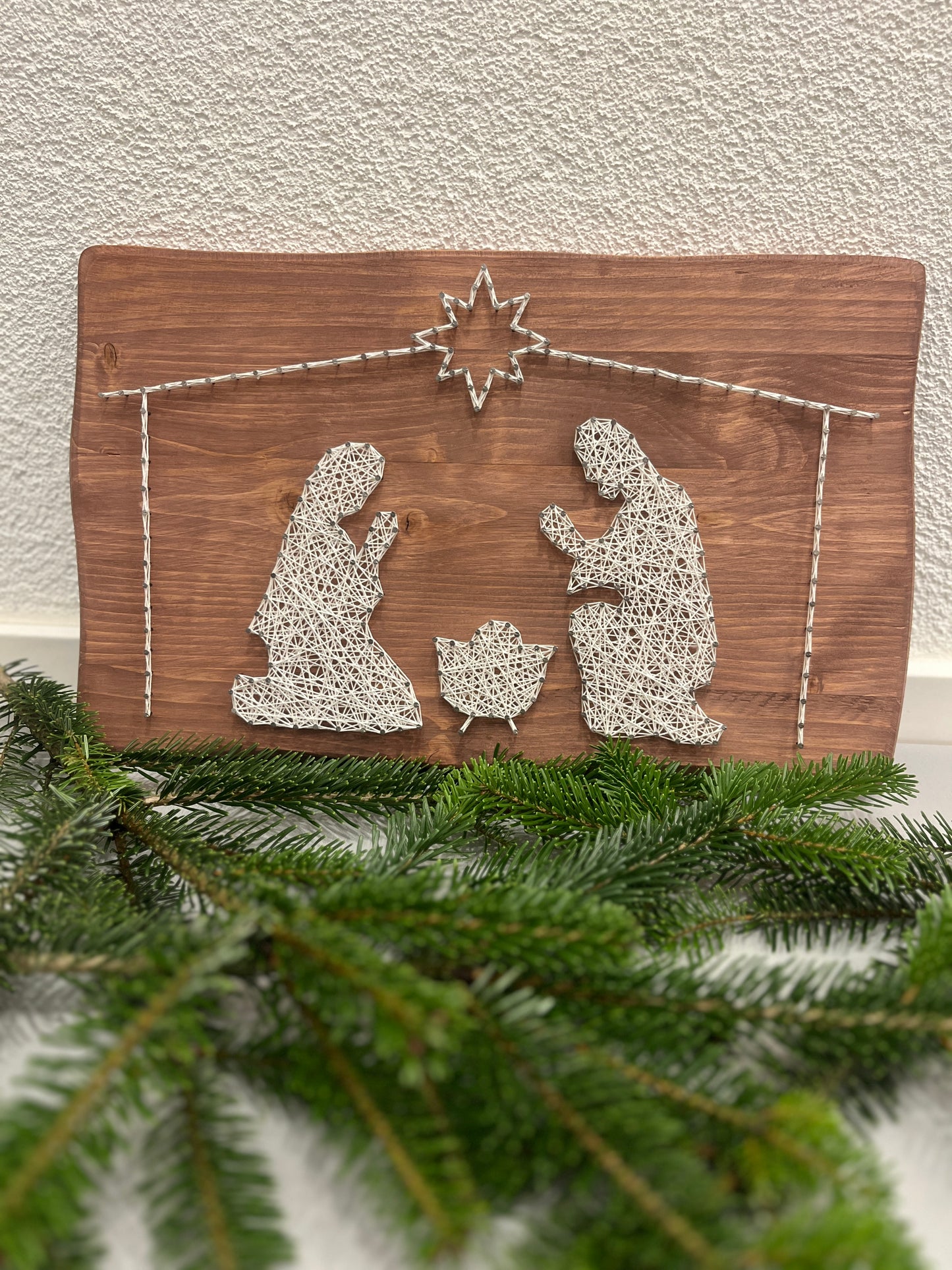 String Art "Krippe" auf Holz - Fadenbild