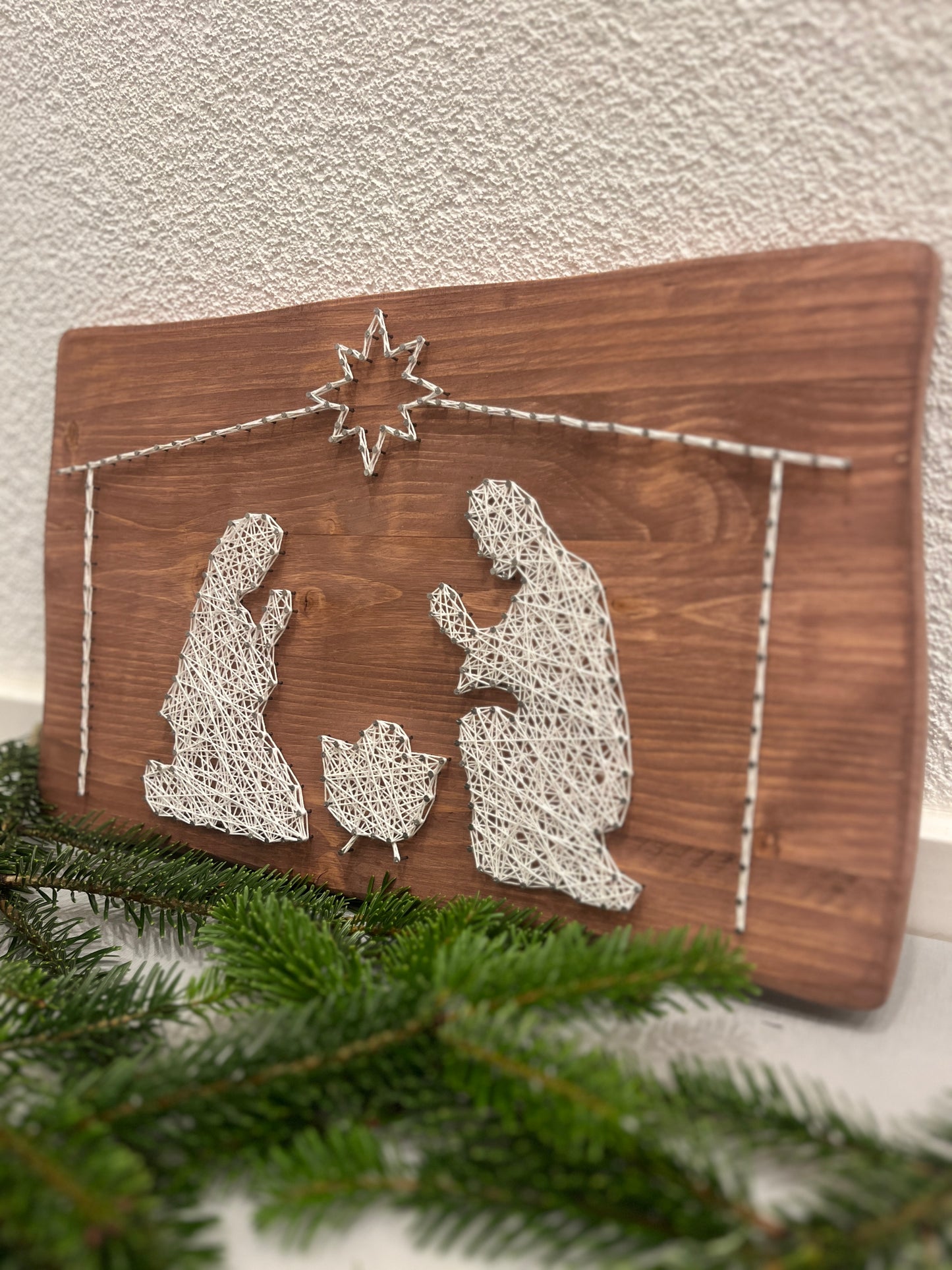 String Art "Krippe" auf Holz - Fadenbild