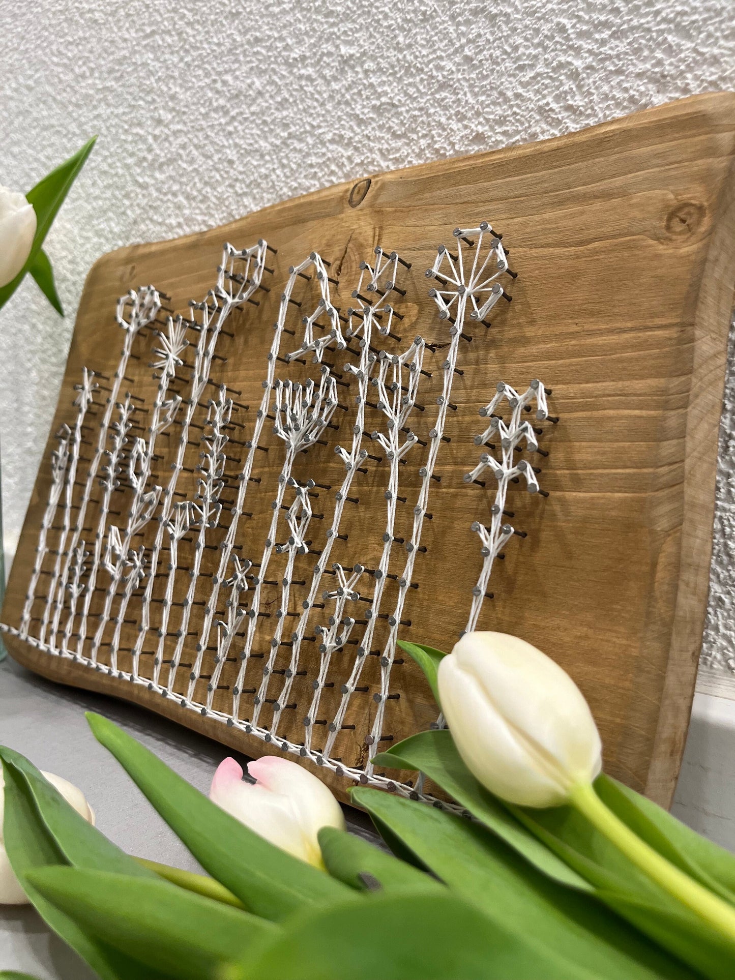 String Art "Blumenwiese" auf Holz - Fadenbild