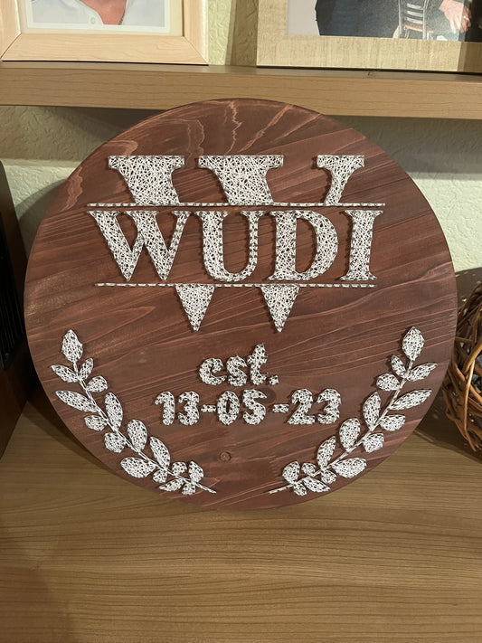 String Art "Familienschild" auf Holz - Fadenbild