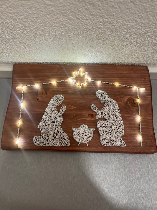 String Art "Krippe" auf Holz - Fadenbild