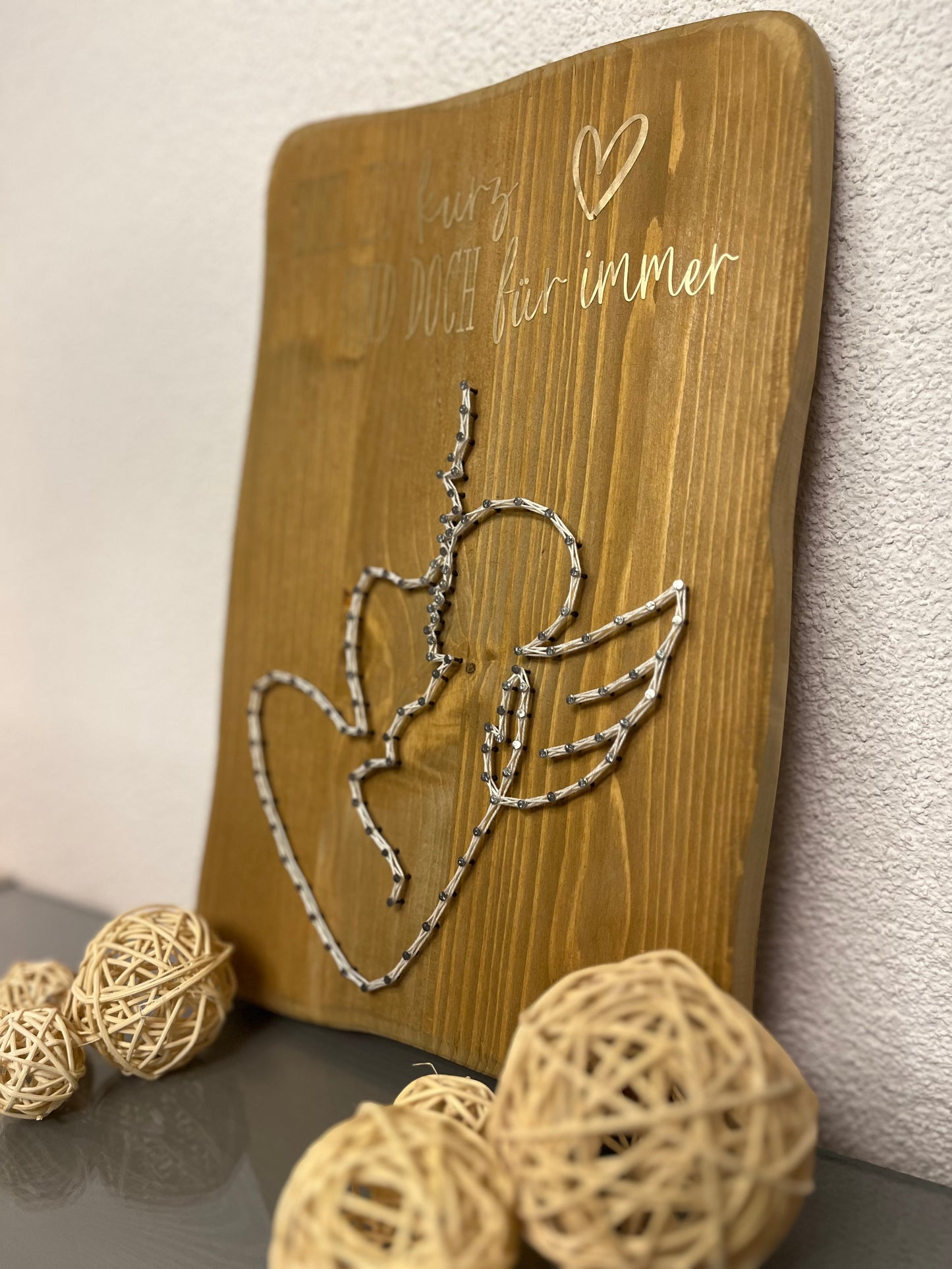 String Art „Sternenkind“ auf Holz - Fadenbild