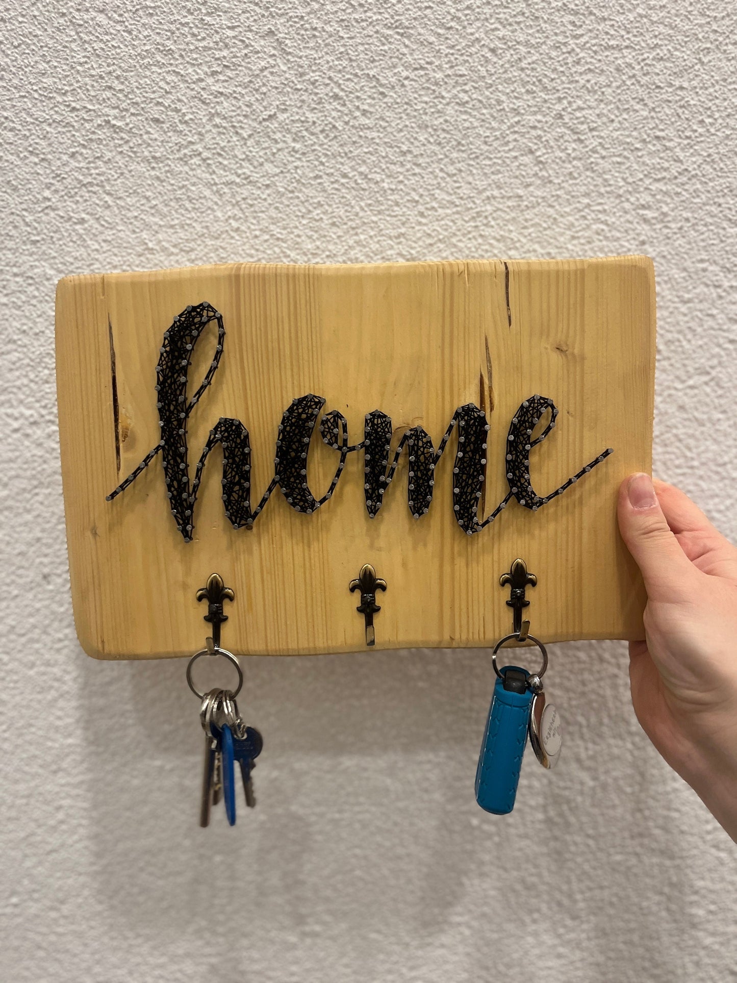 String Art "Schlüsselbrett" auf Holz - Fadenbild