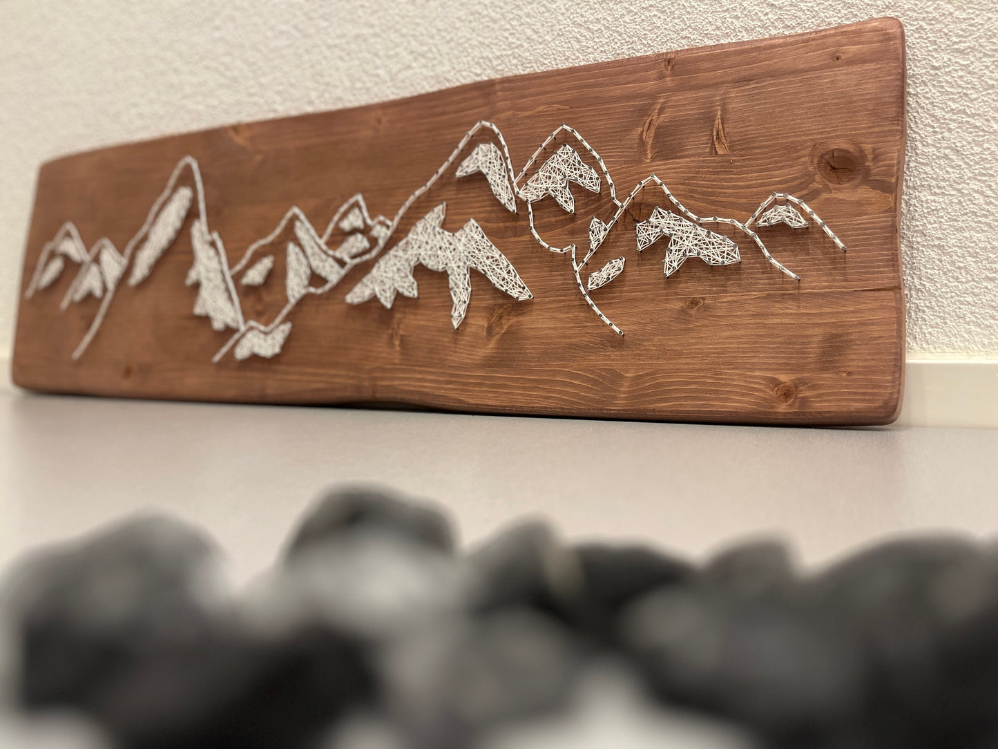 String Art "Berge" auf Holz - Fadenbild