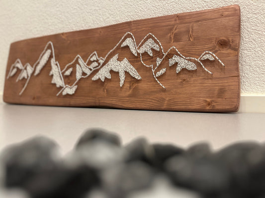 String Art "Berge" auf Holz - Fadenbild
