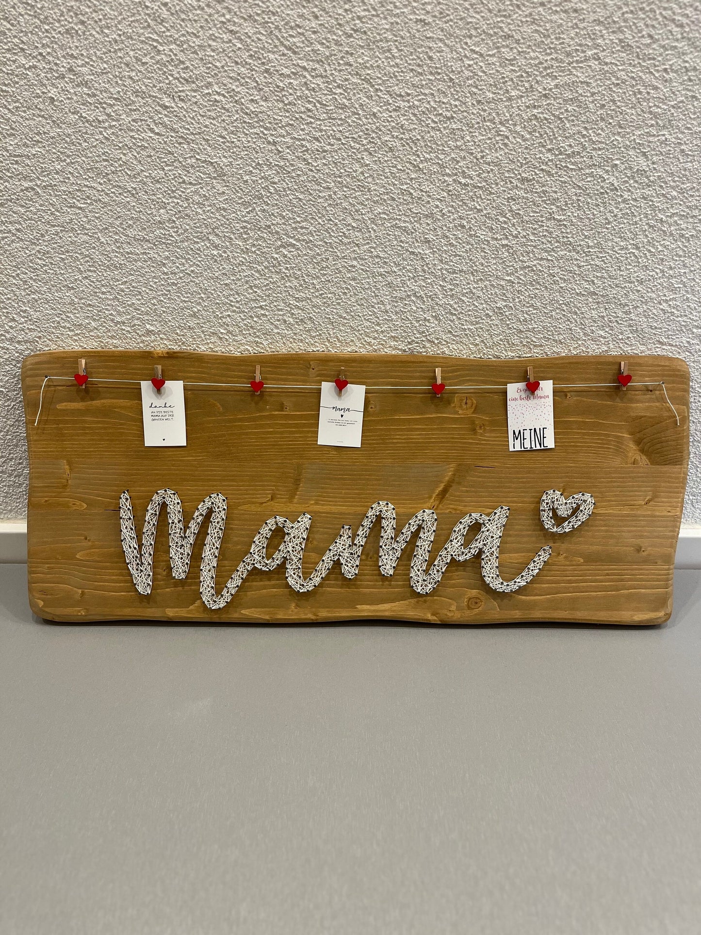 String Art "Mama" auf Holz - Fadenbild