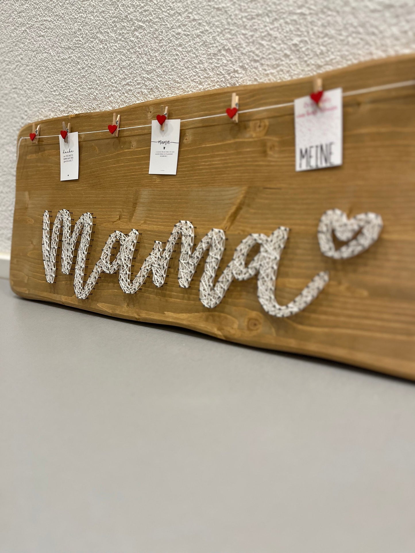 String Art "Mama" auf Holz - Fadenbild