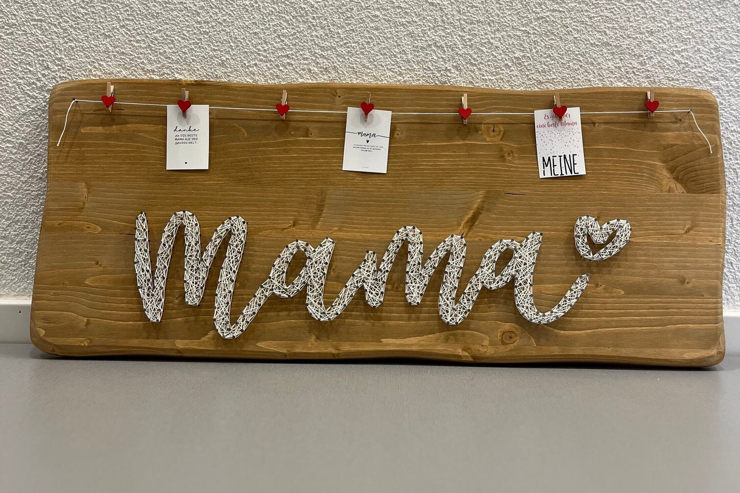 String Art "Mama" auf Holz - Fadenbild