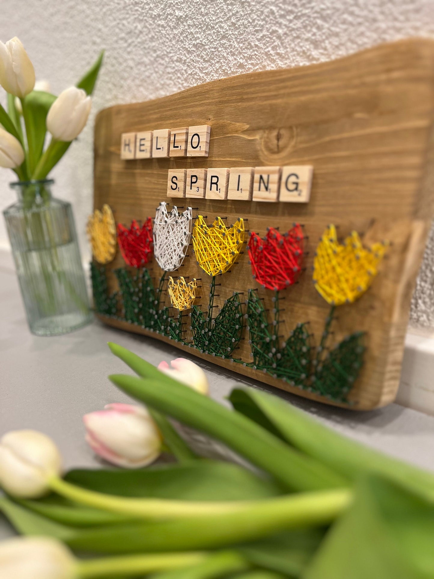String Art "Hello Spring" auf Holz - Fadenbild
