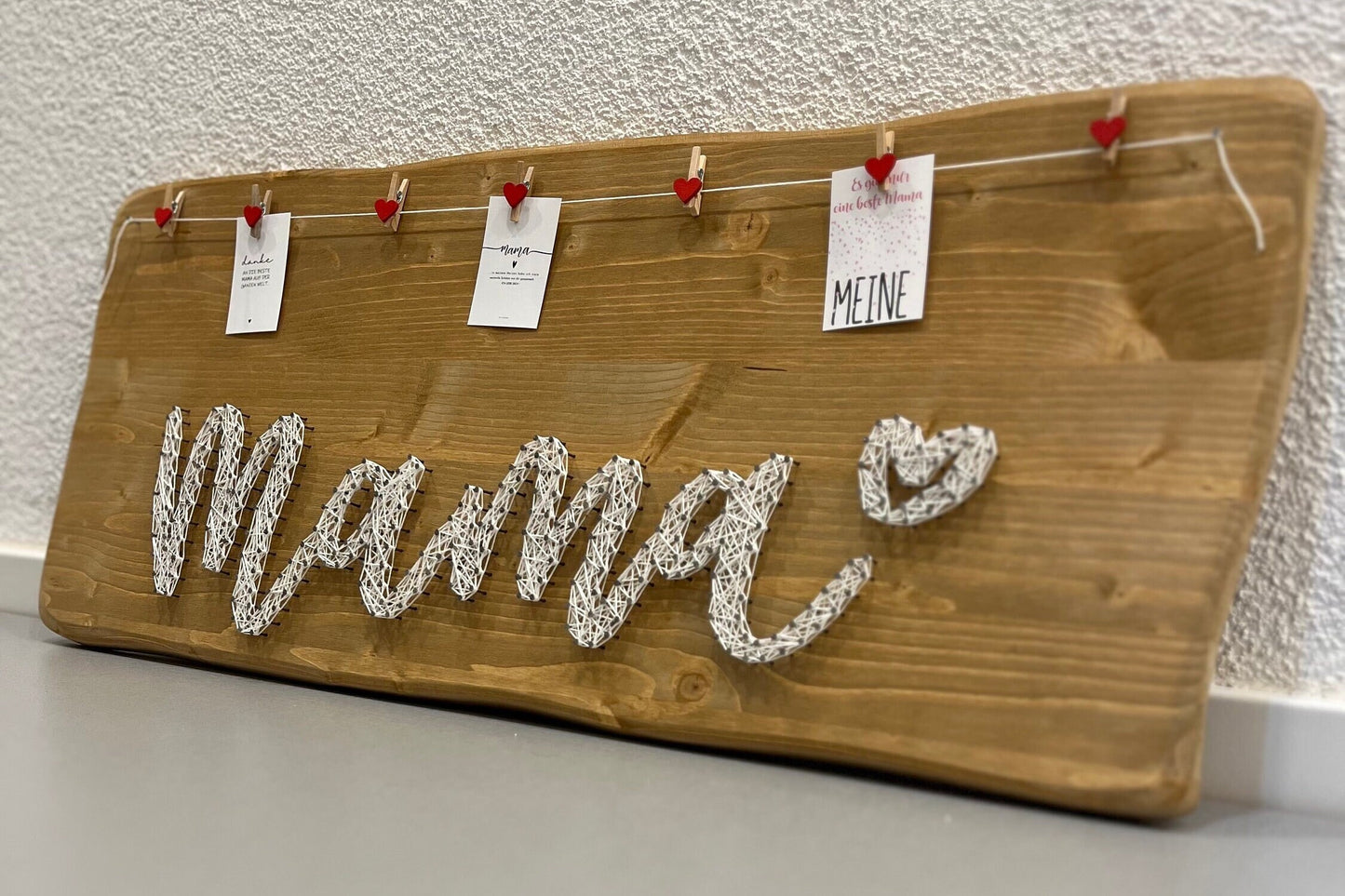 String Art "Mama" auf Holz - Fadenbild